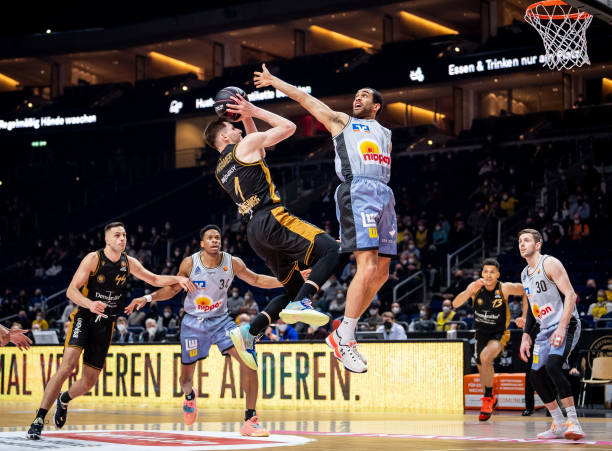 不仅需要依 不仅需要依